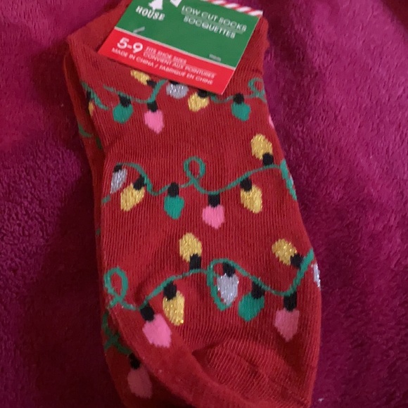 Christmas House Low  Cut Socquettes🎄 - Picture 5 of 6